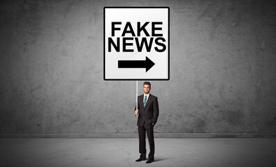 Obraz premium business person holding a traffic sign