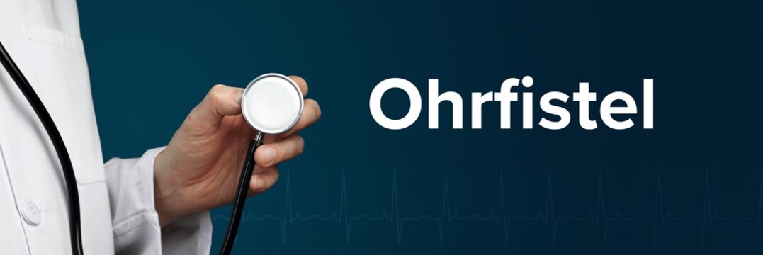 Ohrfistel. Arzt h&auml;lt Stethoskop in Hand. Begriff steht daneben. Ausschnitt vor blauem Hintergrund mit EKG. Medizin, Gesundheitswesen
