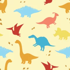Behang Dinosaurussen Naadloze kind dino patroon. Silhouetten van dinosaurussen op een gele achtergrond. Achtergrond voor behang, textiel, stof, verpakking.