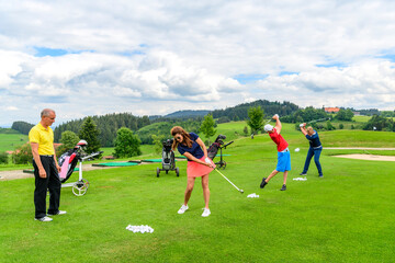 Golf-Flight beim Training auf der Driving-Range