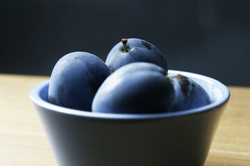 Prugne settembrine, still life in interno