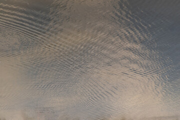 Obraz premium Reflection of water in Chaopraya river the evening. An image of a beautiful water background, Natural background.