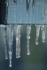 stalactite de glace suite à une pluie verglaçante
