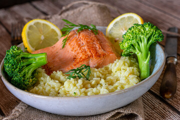 Fried salmon fillet with risotto and broccoli