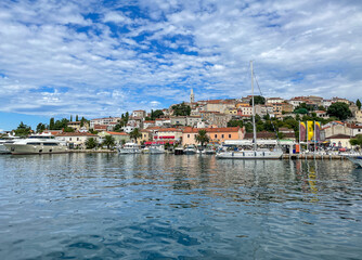 Fototapeta na wymiar Blick auf die Stadt Vrsar in Kroatien