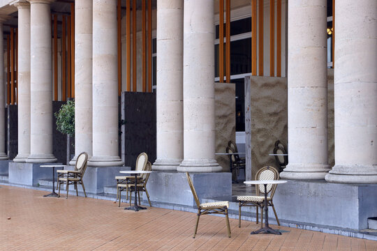 caf&eacute; terrasse in den k&ouml;niglichen galerien ostende