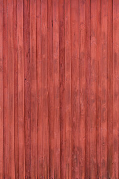 Rote Hausfassade aus Holz in Schweden. Hintergrund. Background. Red wooden house facade in Sweden.