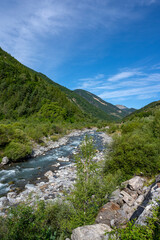 Fototapeta na wymiar Paysage de montagne dans la vallée de la Tinée dans les Alpes-Maritimes en france en été