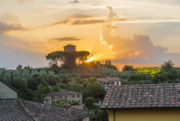 Foto op Plexiglas Sunset over an old Medici fortress in Lucignano town in Tuscany © Fyle