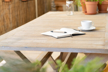 Inspirations Pause an der Sitzbank bei Kaffe und Tee