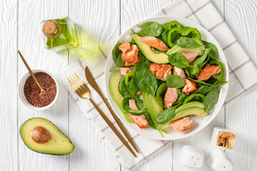 salmon spinach avocado and green pepper salad