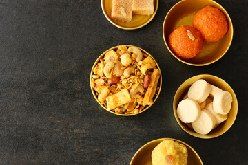 Chivda Bombay mix, chevdo, Poha Chivda Indian snack savory mixture farsan namkeen Diwali sweets...