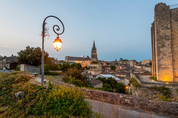 Frankreich, Nouvelle-Aquitaine, Département Gironde, Saint Emilion, Altstadt mit Felsenkirche,...