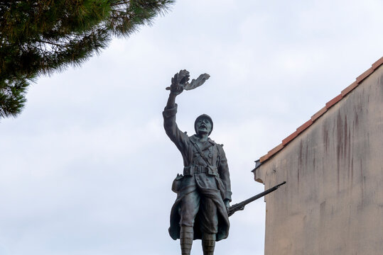 Frankreich, Carcans, Denkmal f&uuml;r die Gefallenen des Ersten und Zweiten Weltkriegs