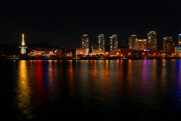 Obraz premium Daejeon expro bridge at night in daejeon with reflection,korea. The light bridges.
