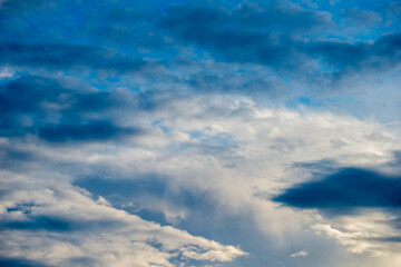 Obraz premium Ciel nuageux d'été