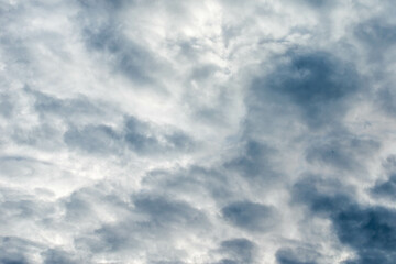 Ciel nuageux d'été