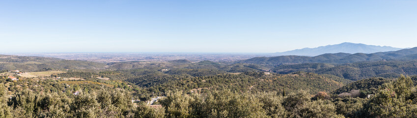 Fototapeta na wymiar Panorama de la pleine du roussillon depuis Caixas