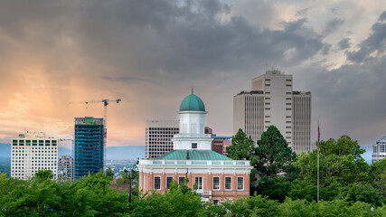 Obraz premium Sunrise over a part of the Salt Lake City skyline