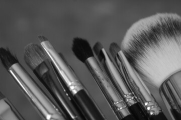 Brochas de maquillaje, fotografía en blanco y negro