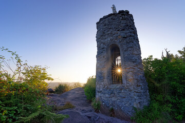 Obraz premium Tower of the Virgin in Fontainebleau forest