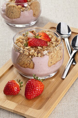 Creme de morango com cookies