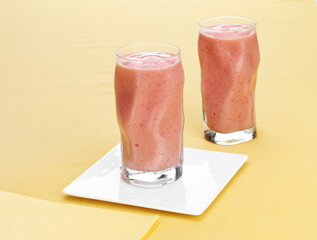 Smoothie Tropical de morango org&acirc;nico 
