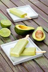 Sorvete de abacate e lim&atilde;o