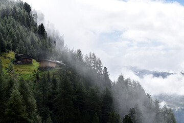 Tiroler Berge und Wolken