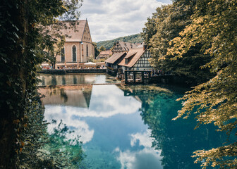 Der Blautopf im Sommer