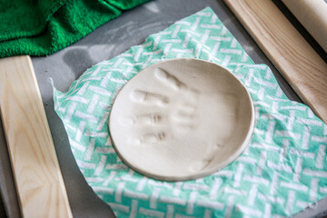 Master class on sculpting dishes (plates, cups) from clay.