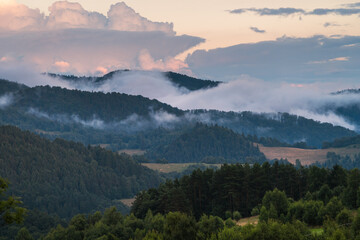 Beskid Sądecki w chmurach  © Piotr Szpakowski