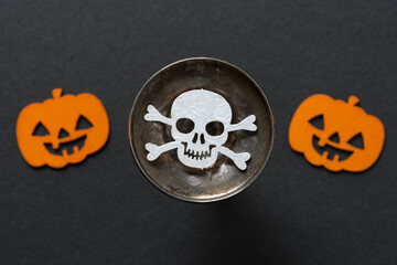 halloween skull and crossbones