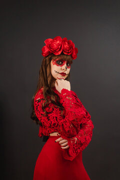 Beautiful serious girl with make-up and Dia de los Muertos attire.