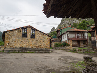 Fototapeta na wymiar Vistas de una calle del pueblo de Cazo, con casas típicas en Cantabria, España, verano de 2020