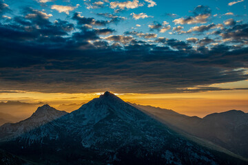 Obraz premium Sunrise in the mountains