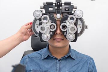 
Visual health problems of a Latino youth due to overexposure to computer screens and cell phones. An eye doctor examines the eyes