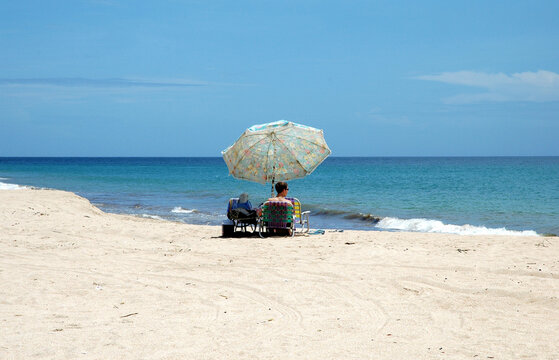 couple relaxing at the sea