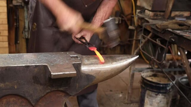 blacxksmithing hammer anvil hot iron