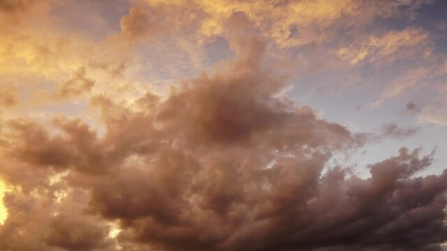 Time-lapse Yellow sunset sky moving to roll to dark night. 