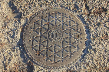 マンホールの蓋がある舗装面(栃木県宇都宮市)