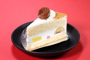 皿の上のフルーツケーキ