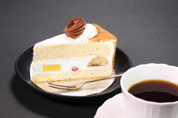 フルーツケーキとコーヒー