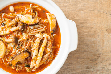 Stir-fried Spicy Mushroom with Tom Yum Soup