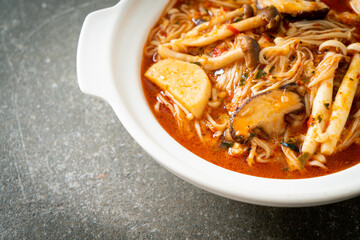 Stir-fried Spicy Mushroom with Tom Yum Soup