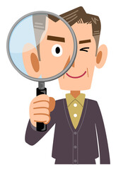 虫眼鏡を覗くカジュアルな服装の年配の男性
