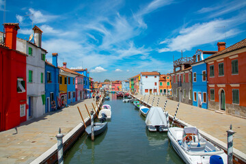 Fototapeta na wymiar colorful houses at the island of Burano in lagoon of Venice, Italy