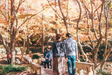 紅葉を見に来た夫婦