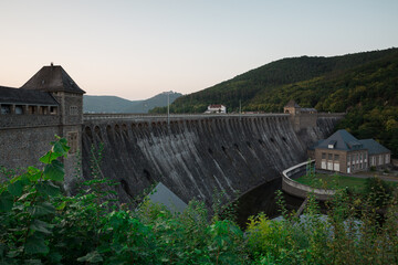 Beleuchtete Edersee-Sperrmauer