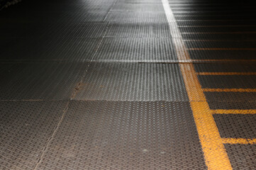 鉄板の通路